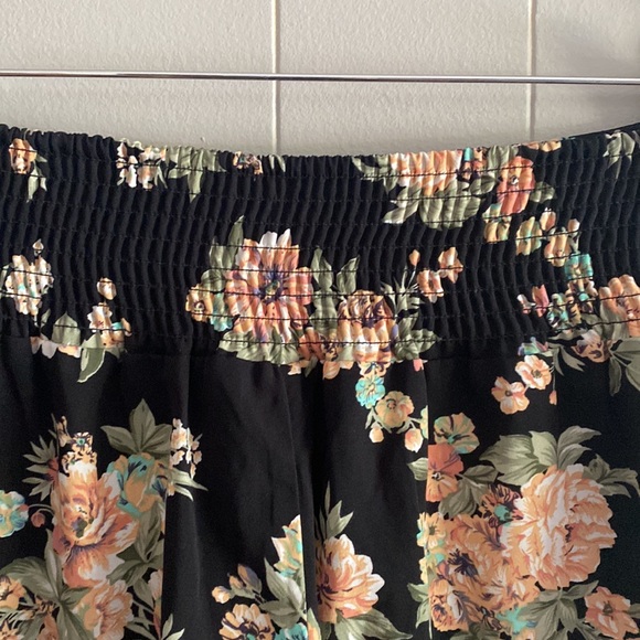 UK 2 LA floral shorts size L - Picture 5 of 5